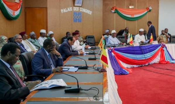 Photos: Le Président Macky SALL à la rencontre de la communauté sénégalaise à Niamey