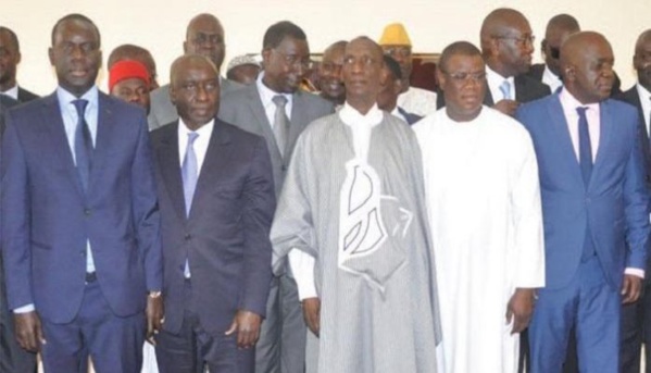 Le Pouvoir et l’opposition : Impossible compromis et la troisième colonne ? (Par Moussa Ba, Responsable Politique)