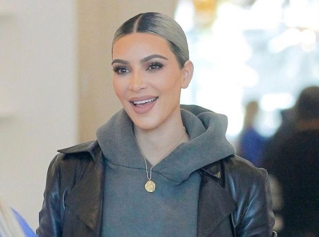 Kim Kardashian : Et maintenant, elle pose à quatre pattes…