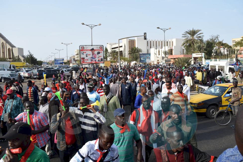 90 PHOTOS: la marche des enseignants des syndicats SAEMS, CUSEMS, SELS, SELS A, UDEN, SNELAS/FC à la Place de la Nation (Obélisque)