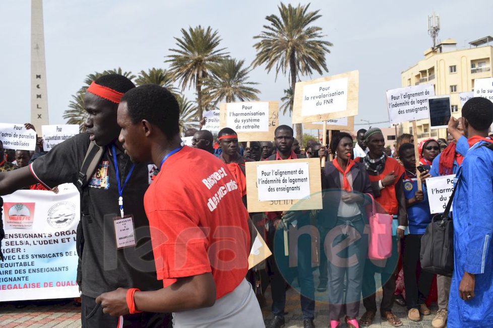 90 PHOTOS: la marche des enseignants des syndicats SAEMS, CUSEMS, SELS, SELS A, UDEN, SNELAS/FC à la Place de la Nation (Obélisque)
