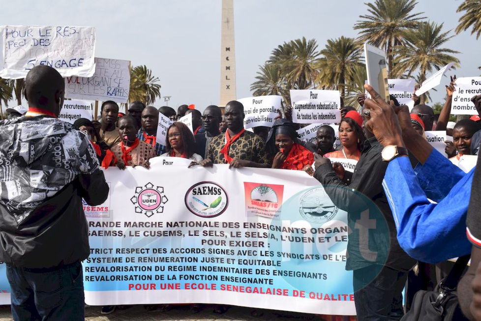 90 PHOTOS: la marche des enseignants des syndicats SAEMS, CUSEMS, SELS, SELS A, UDEN, SNELAS/FC à la Place de la Nation (Obélisque)