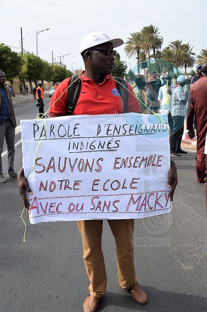 90 PHOTOS: la marche des enseignants des syndicats SAEMS, CUSEMS, SELS, SELS A, UDEN, SNELAS/FC à la Place de la Nation (Obélisque)