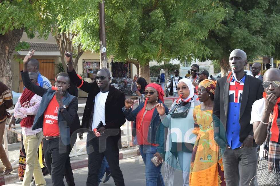 90 PHOTOS: la marche des enseignants des syndicats SAEMS, CUSEMS, SELS, SELS A, UDEN, SNELAS/FC à la Place de la Nation (Obélisque)