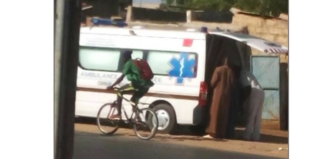 Incroyable mais vrai : Une Ambulance médicalisée de Ndioum Nguent transportant une chambre à coucher en pleine ville de Kaolack Incroyable mais vrai : Une Ambulance médicalisée de Ndioum Nguent transportant une chambre à coucher en pleine ville de Kaolack