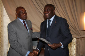 En visite en Côte d’Ivoire pour la sortie de crise : Abdoulaye Wade aux journalistes: “Je ne suis pas venu faire de la médiation”
