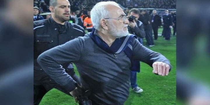 Grèce/Football: un président de club débarque sur la pelouse avec son pistolet 