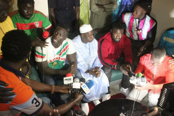 (7 photos) – Roi des arènes, Pikine à l’unisson plébiscite Eumeu