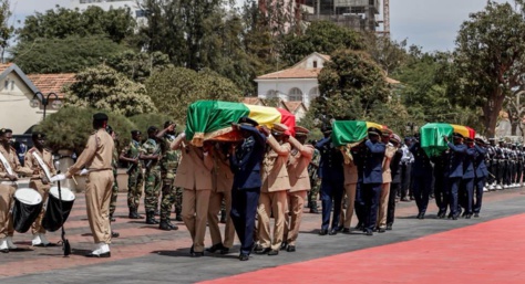 15 photos: Macky Sall salue la mémoire du Colonel El Hadj Mamadou Touré, du capitaine Emmanuel Sarr et de l’adjudant chef Thiendella Fall