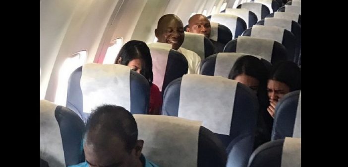 Afrique du Sud: Le Président Ramaphosa effectue un voyage en classe économique (photos)