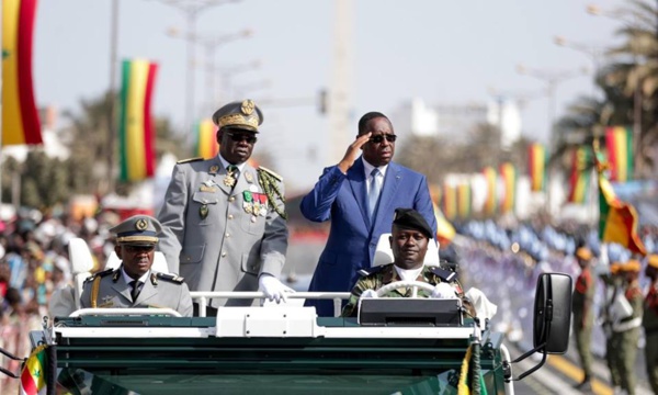 4 Avril 2018: Le Président Macky fait la revue des troupes avant le grand défilé