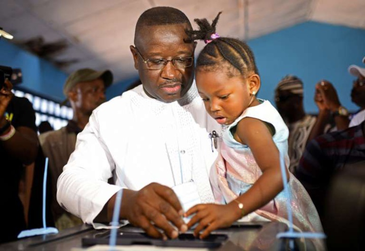 Sierra Leone : le candidat de l’opposition remporte la présidentielle
