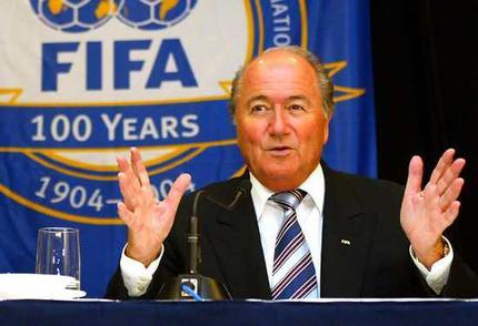 Joseph Blatter: "l'Afrique peut être fière" Joseph Blatter: "l'Afrique peut être fière"