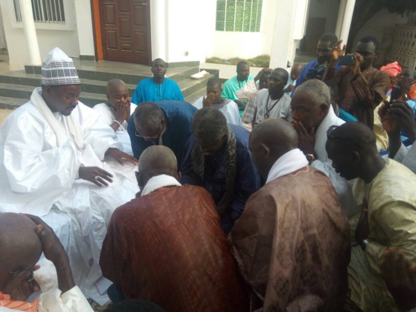 Le Khalife général des Mourides Serigne Mountakha Mbacké a reçu les 86 représentants de Keur Serigne Touba au Sénégal.