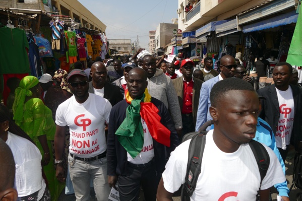 Manifestation contre le parrainage: Gackou livre "un avant-goût" et se heurte aux forces de l’ordre à la place de l’Indépendance Manifestation contre le parrainage: Gackou livre "un avant-goût" et se heurte aux forces de l’ordre à la place de l’Indépendance