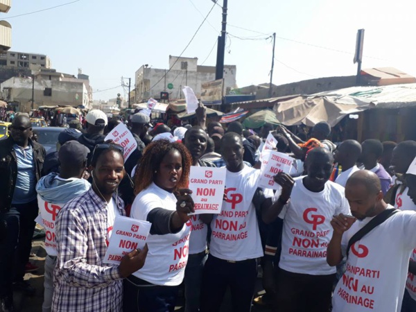Manifestation contre le parrainage: Gackou livre "un avant-goût" et se heurte aux forces de l’ordre à la place de l’Indépendance Manifestation contre le parrainage: Gackou livre "un avant-goût" et se heurte aux forces de l’ordre à la place de l’Indépendance