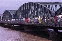 Travaux de rénovation du pont Faidherbe : La première travée de l’ouvrage posée avec succès