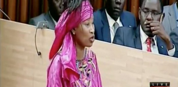 Assemblée Nationale: Aïssata Tall Sall demande l'ajournement des travaux