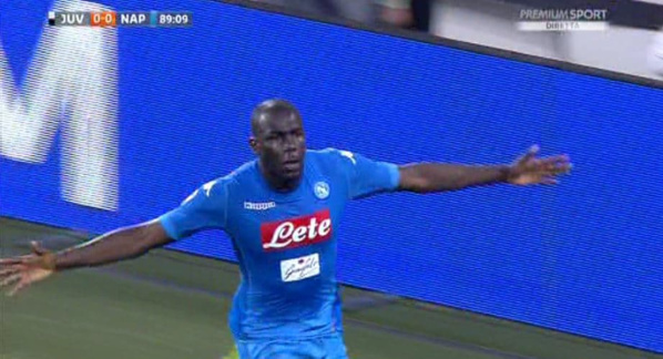 Koulibaly buteur et fait rêver Naples du titre
