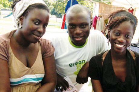 Oumy Lo, Diop Ibrahima et Ndao Ndiapaly aident les petits africains au sein de l'association La cour des enfants. PHOTOS H. P.