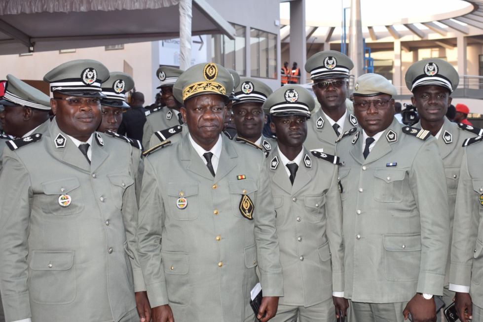M.Oumar Diallo, Directeur général de la Douane avec ses élèves 
