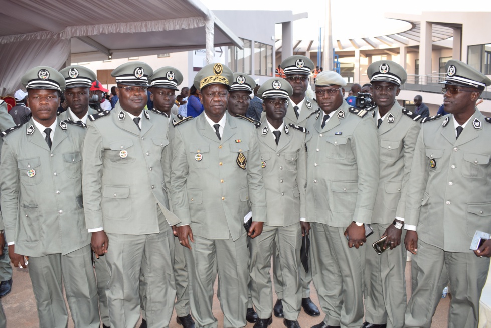 M.Oumar Diallo, Directeur général de la Douane avec ses élèves 