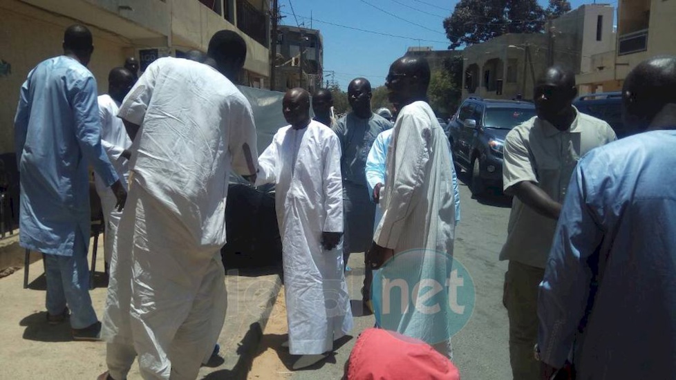 Incognito, le ministre de l'Intérieur, Aly Ngouille Ndiaye présente ses condoléances à la famille Lö à Grand-Yoff