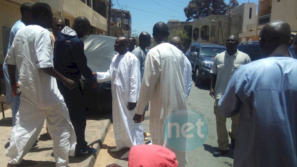 Incognito, le ministre de l'Intérieur, Aly Ngouille Ndiaye présente ses condoléances à la famille Lö à Grand-Yoff
