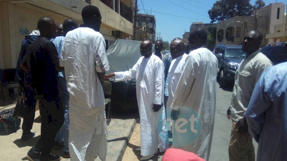 Incognito, le ministre de l'Intérieur, Aly Ngouille Ndiaye présente ses condoléances à la famille Lö à Grand-Yoff