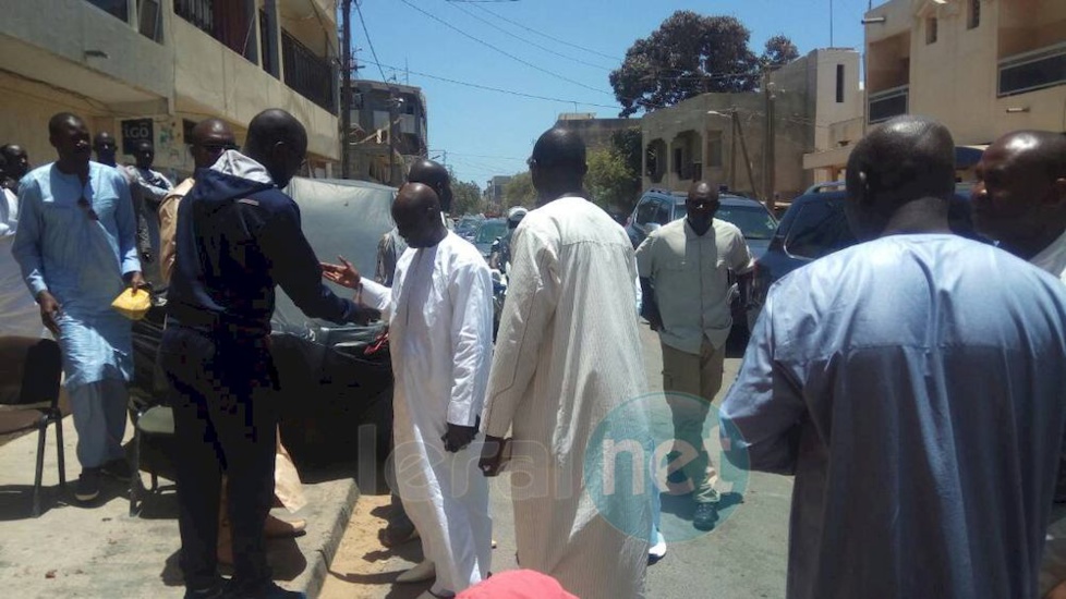 Incognito, le ministre de l'Intérieur, Aly Ngouille Ndiaye présente ses condoléances à la famille Lö à Grand-Yoff