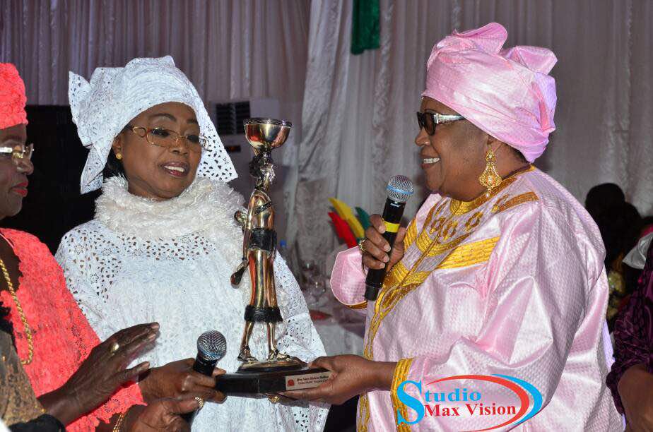 PHOTOS - Nuit de l’Émergence : Macky Sall et Mahammed Dionne ont reçu les prix " Leader  Modèle " et "Manager Modèle "