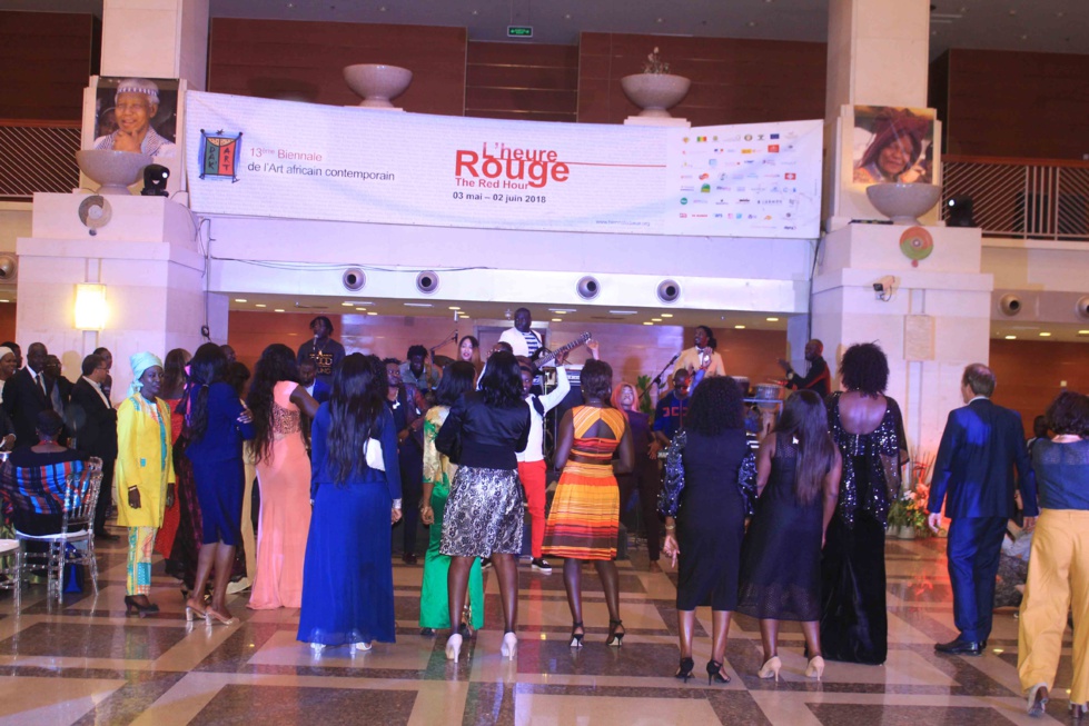 17 photos : Viviane Chidid Dieng fait danser Christophe Bigot, l'ambassadeur de France au Sénégal
