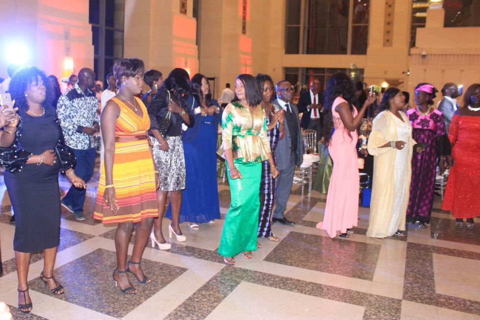 17 photos : Viviane Chidid Dieng fait danser Christophe Bigot, l'ambassadeur de France au Sénégal