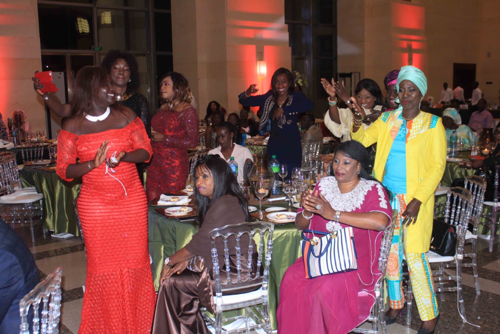 17 photos : Viviane Chidid Dieng fait danser Christophe Bigot, l'ambassadeur de France au Sénégal
