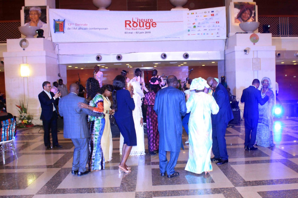 17 photos : Viviane Chidid Dieng fait danser Christophe Bigot, l'ambassadeur de France au Sénégal