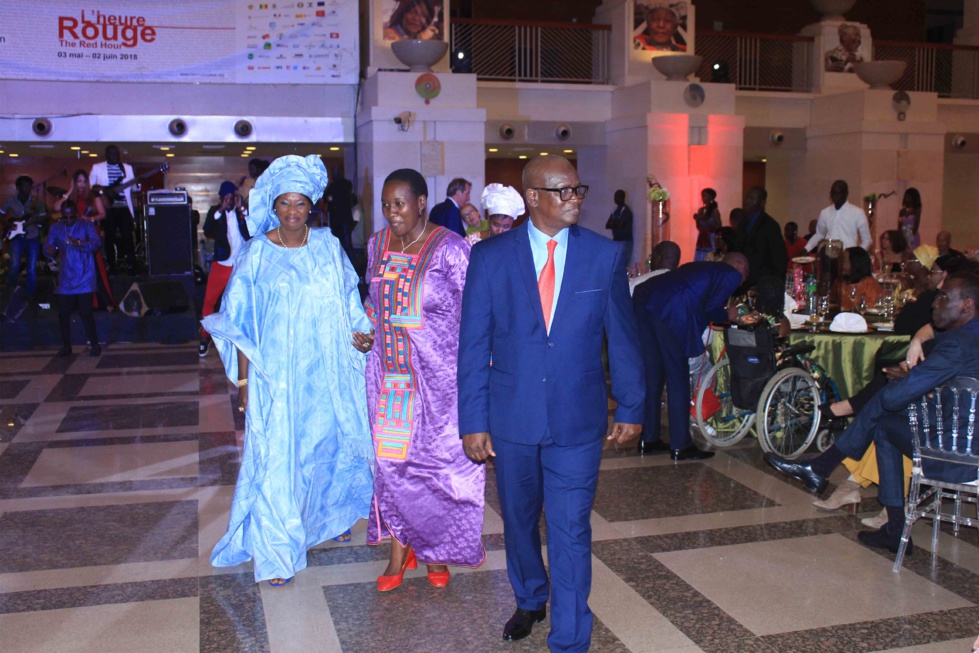 17 photos : Viviane Chidid Dieng fait danser Christophe Bigot, l'ambassadeur de France au Sénégal