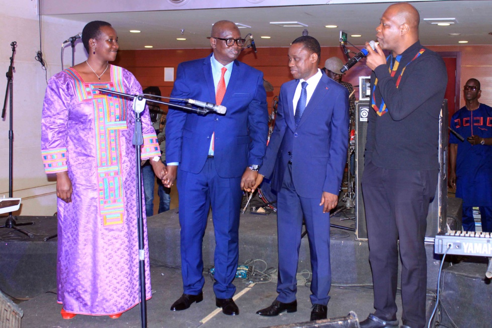 17 photos : Viviane Chidid Dieng fait danser Christophe Bigot, l'ambassadeur de France au Sénégal