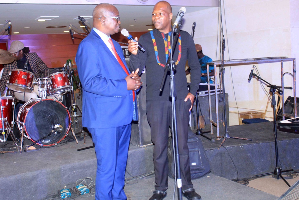 17 photos : Viviane Chidid Dieng fait danser Christophe Bigot, l'ambassadeur de France au Sénégal