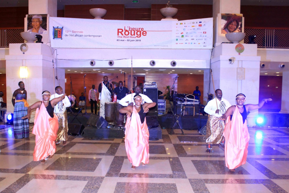 17 photos : Viviane Chidid Dieng fait danser Christophe Bigot, l'ambassadeur de France au Sénégal