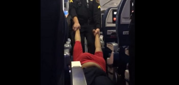 Une femme expulsée d’un avion à cause de sa  "mauvaise odeur"