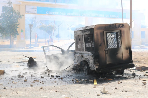 Affrontements entre policiers et étudiants sur l’avenue Cheikh Anta Diop de Dakar...Tout ce que vous n’avez pas vu en images