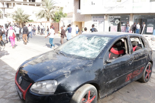 Affrontements entre policiers et étudiants sur l’avenue Cheikh Anta Diop de Dakar...Tout ce que vous n’avez pas vu en images