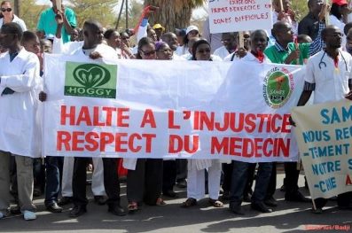 Les médecins en spécialisation réclament leurs bourses de formation Les médecins en spécialisation réclament leurs bourses de formation