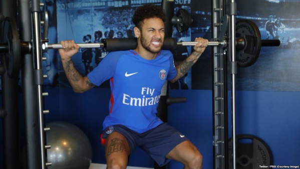 Neymar "bien, à l'aise" lors de son retour à l'entraînement
