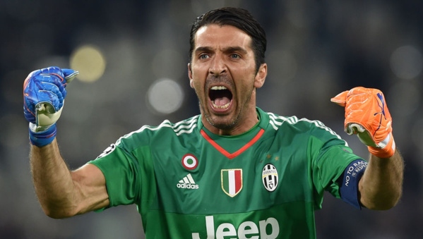 Les excuses de Buffon à l'arbitre de Real-Juve