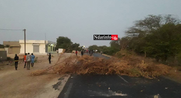 UGB : Les étudiants reprennent les hostilités, la RN2 toujours bloquée UGB : Les étudiants reprennent les hostilités, la RN2 toujours bloquée