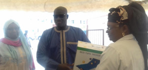 RSE : LA CAISSE DES DÉPÔTS ET CONSIGNATIONS SOULAGE LES PATIENTS DU SERVICE DERMATOLOGIE D’ARISTIDE LE DANTEC AVEC UN LOT DE MATÉRIEL MÉDICAL DE 15 MILLIONS DE FCFA RSE : LA CAISSE DES DÉPÔTS ET CONSIGNATIONS SOULAGE LES PATIENTS DU SERVICE DERMATOLOGIE D’ARISTIDE LE DANTEC AVEC UN LOT DE MATÉRIEL MÉDICAL DE 15 MILLIONS DE FCFA