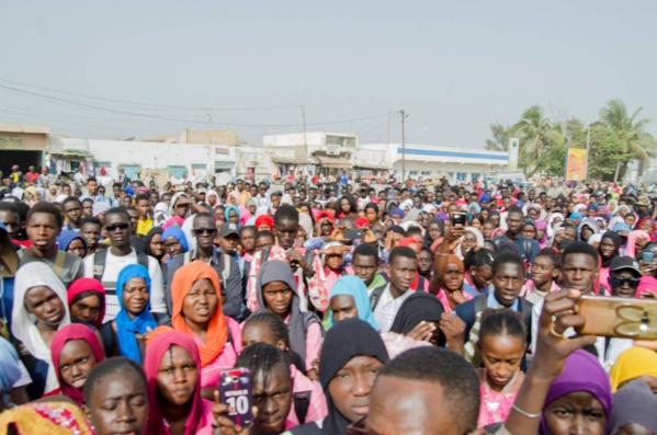 Saint-Louis : Temps forts de la marche des étudiants de l'UGB aux cris de "Amadou Ba Voleur , Mary Teuw Dégage" 