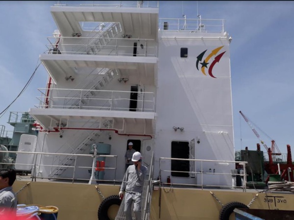 Corée du Sud : le Ministre Oumar Guèye a présidé la cérémonie de mise à l’eau de la barge «LAGA NDONG» 