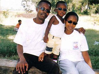 François Freddy Diedhiou, fils d’un tirailleur sénégalais, originaire de Casamance, avec sa famille en 2006. Le père de François, pilote de chasse, n'a pu emmener sa femme avec lui en France. Il n'a jamais rencontré sa famille franco-sénégalaise